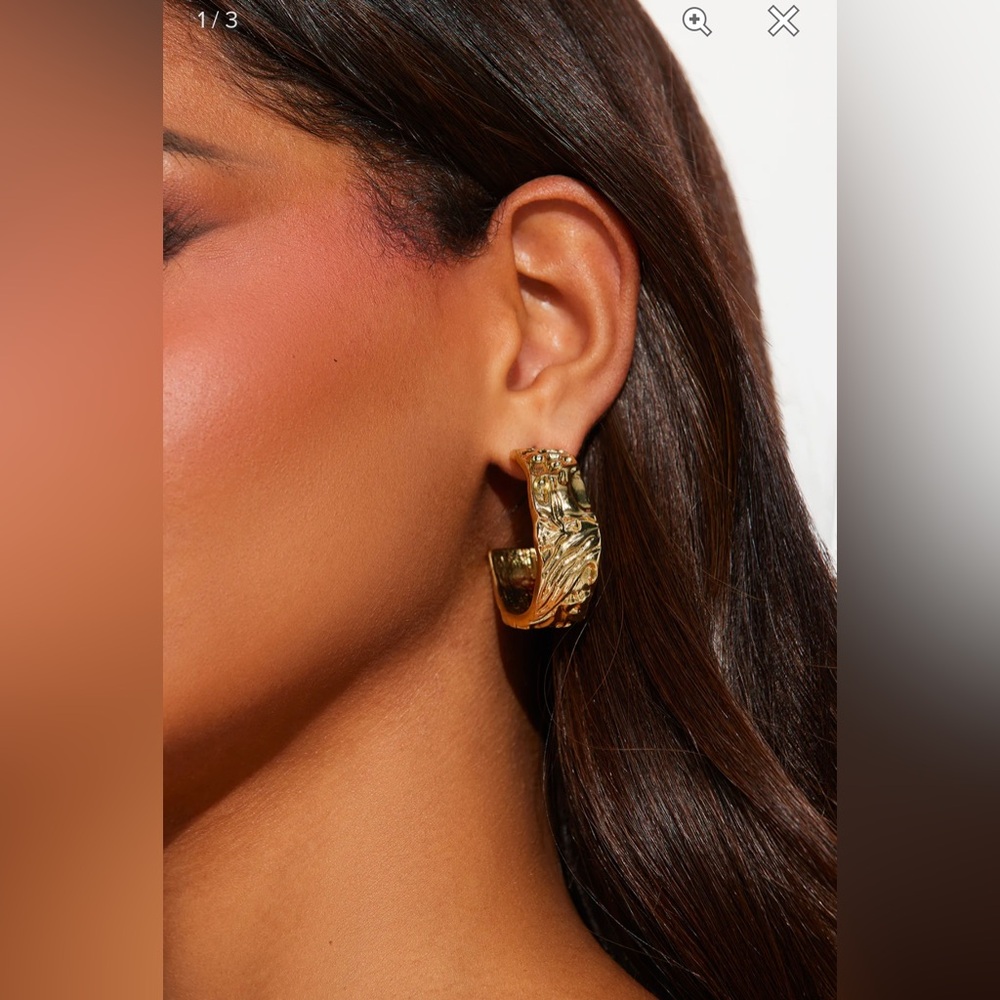 NWOT Breath And Balance Hoop Earrings - Gold